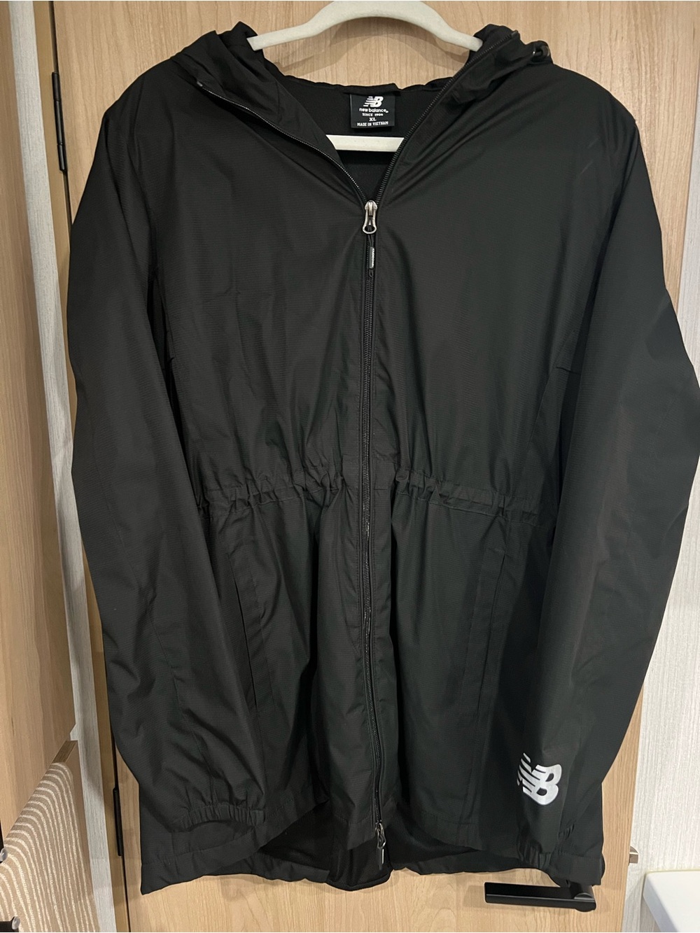 New Balance Womenβs Black Hooded Windbreaker Jacket XL